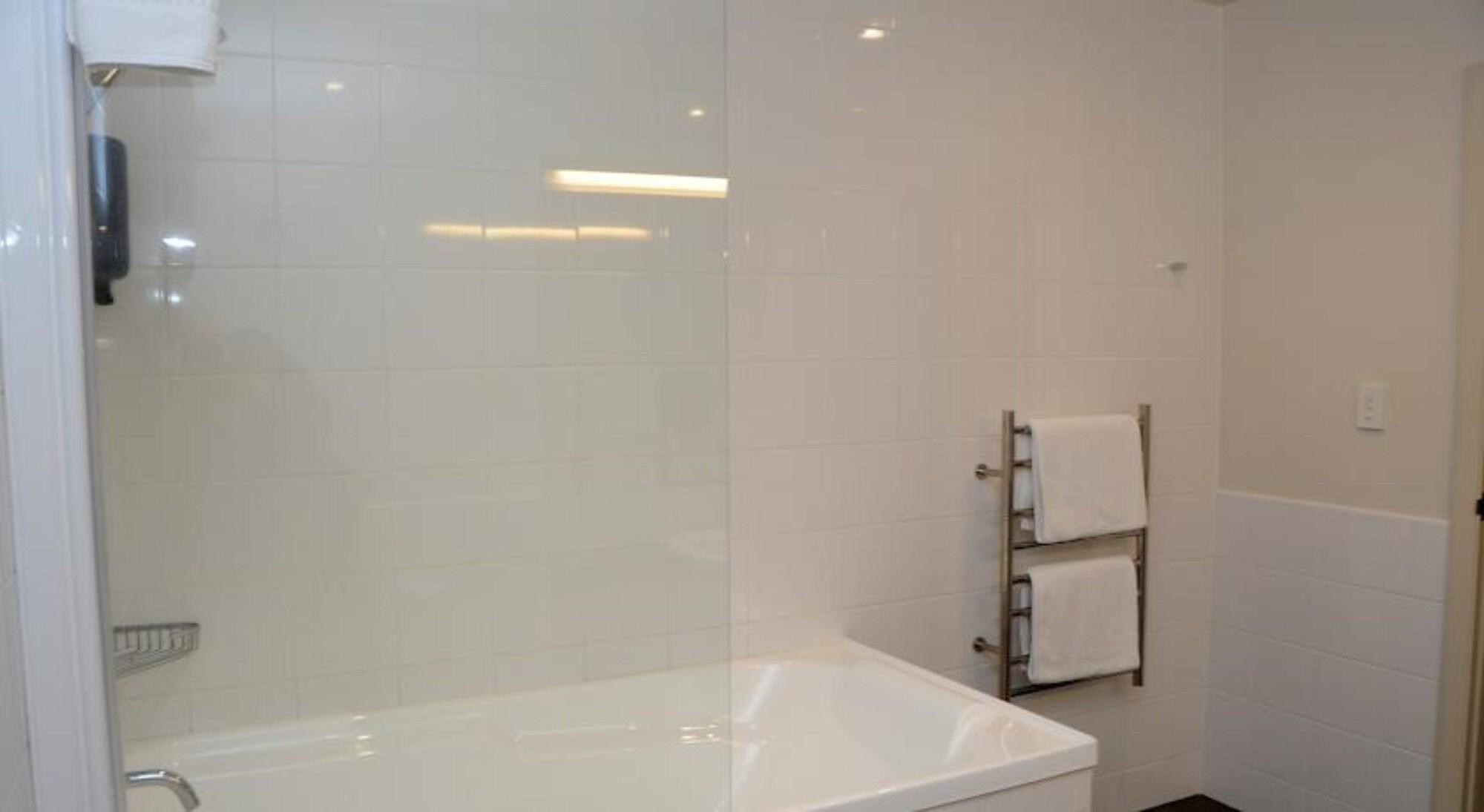 Emerald Hotel Gisborne Bagian luar foto